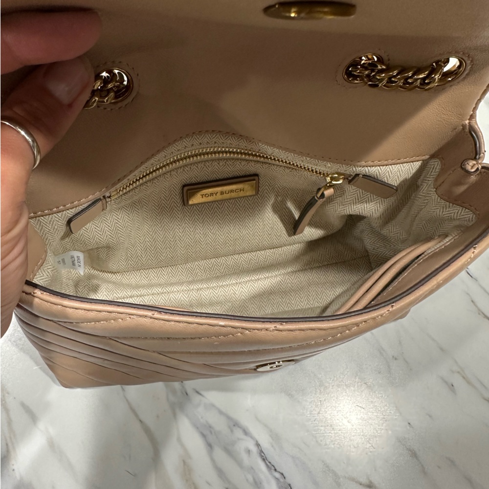 Tory Burch Quilted Tan Shoulder Bag - Picture 3 of 15